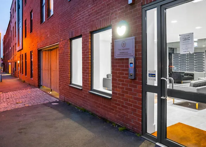 Luxury City Centre 3Bedroom 5Beds Apartment With Allocated Parking