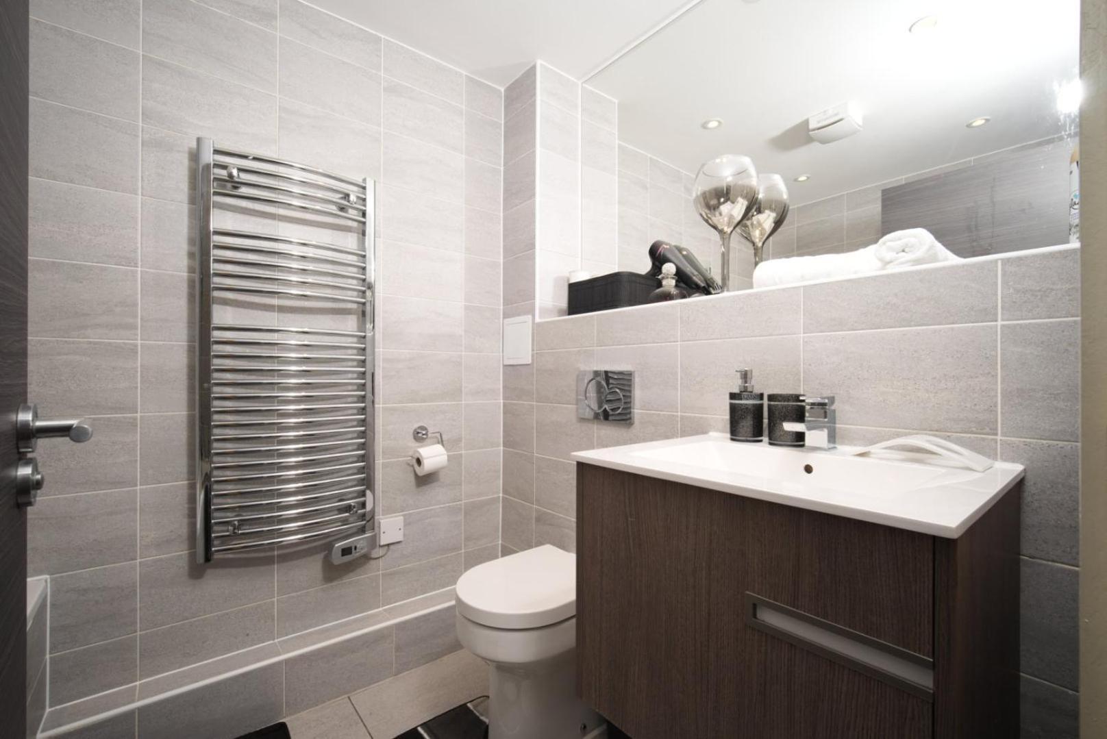 Apartment Luxury Centre 3bedroom 5beds With Allocated Parking Birmingham