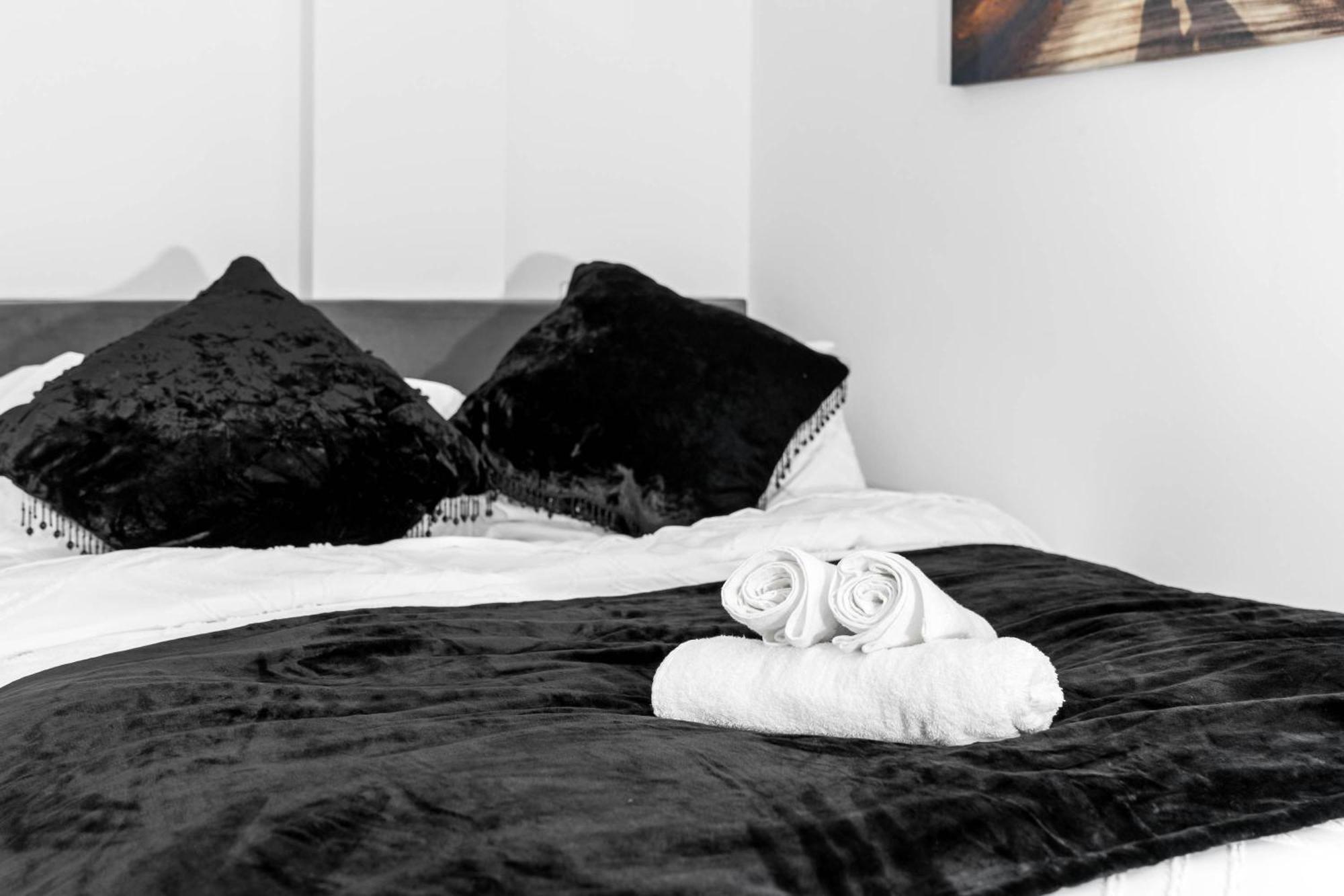 Luxury Centre 3bedroom 5beds With Allocated Parking *