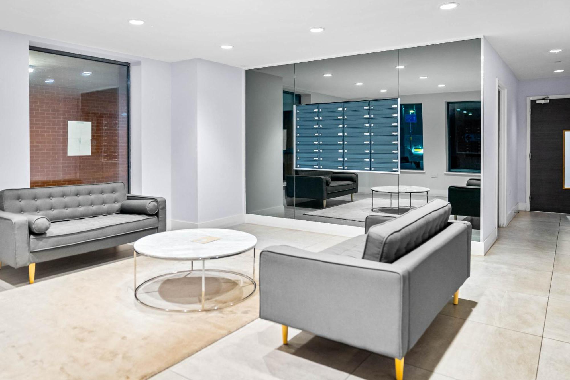 Luxury Centre 3bedroom 5beds With Allocated Parking *
