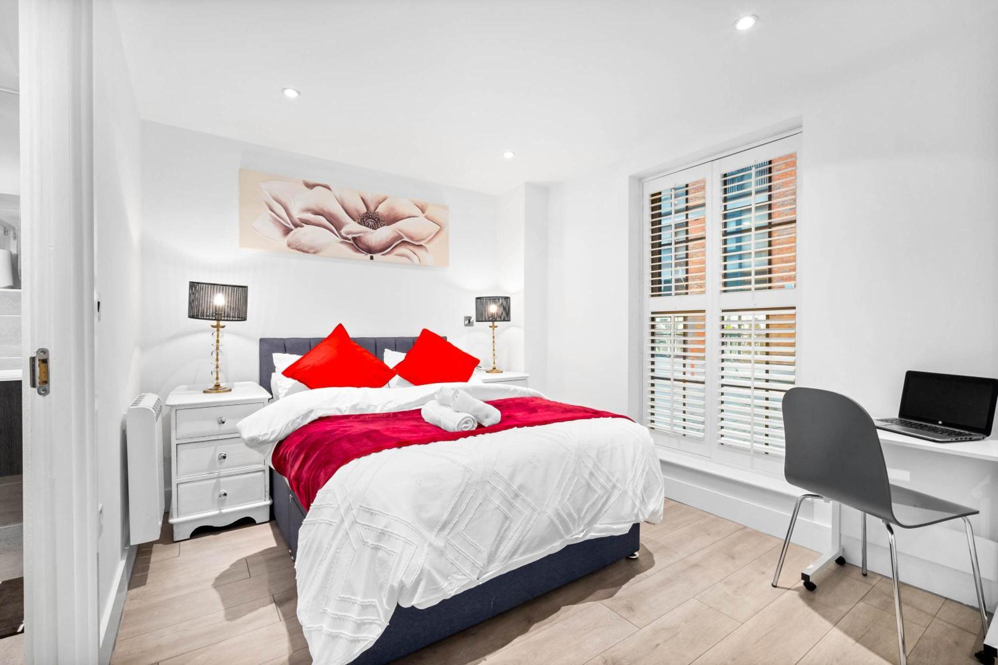 Luxury Centre 3bedroom 5beds With Allocated Parking Apartment
